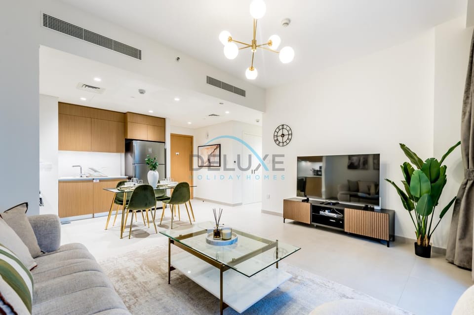 TV and multimedia, Kitchen or kitchenette, Living room, Seating area, Dining area