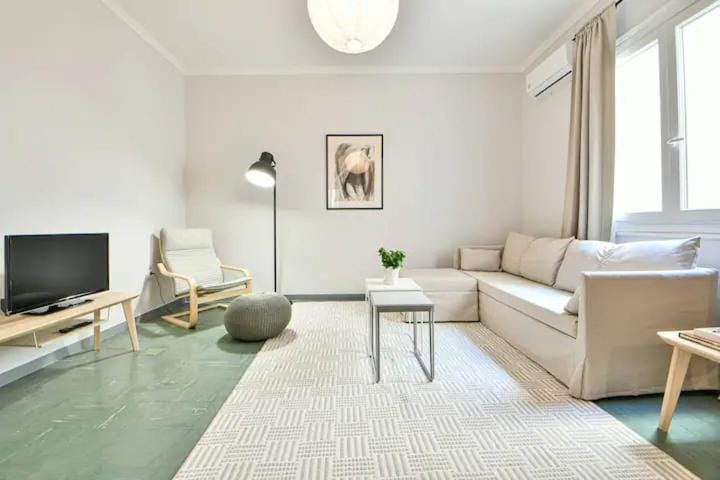 Elegant Suite Klathmonos Apartment in Athens