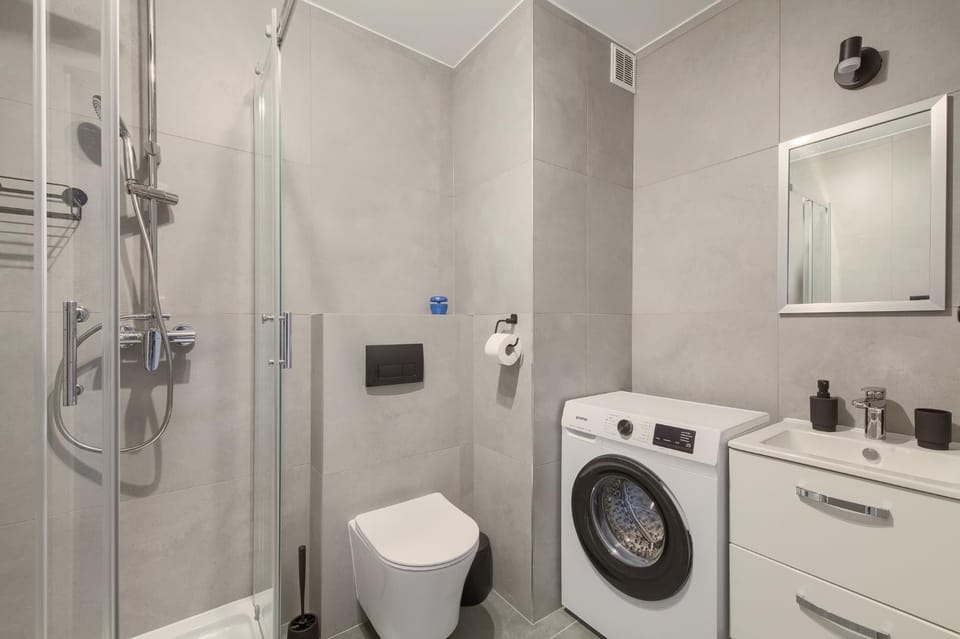 Shower, Bathroom, towels, washing machine, dryer