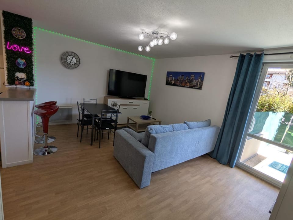 Communal lounge/ TV room, Lounge or bar