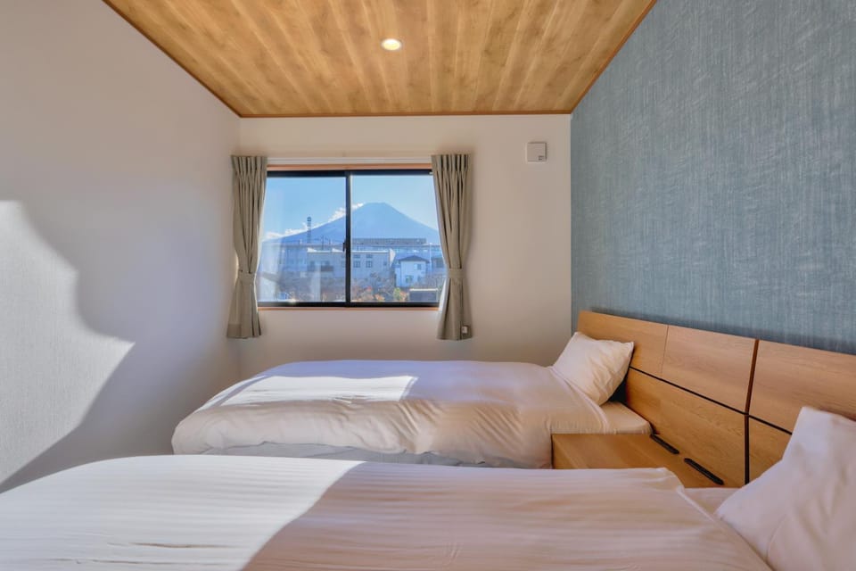 Bed, Natural landscape, Photo of the whole room, Bedroom, Mountain view