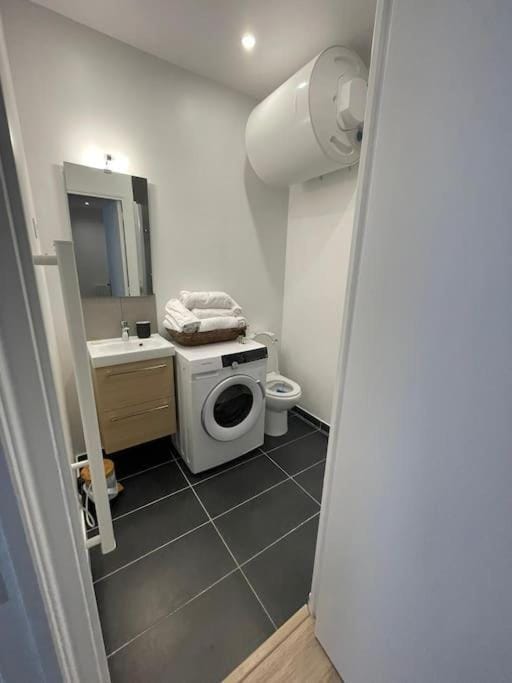 Bathroom, towels, washing machine, dryer