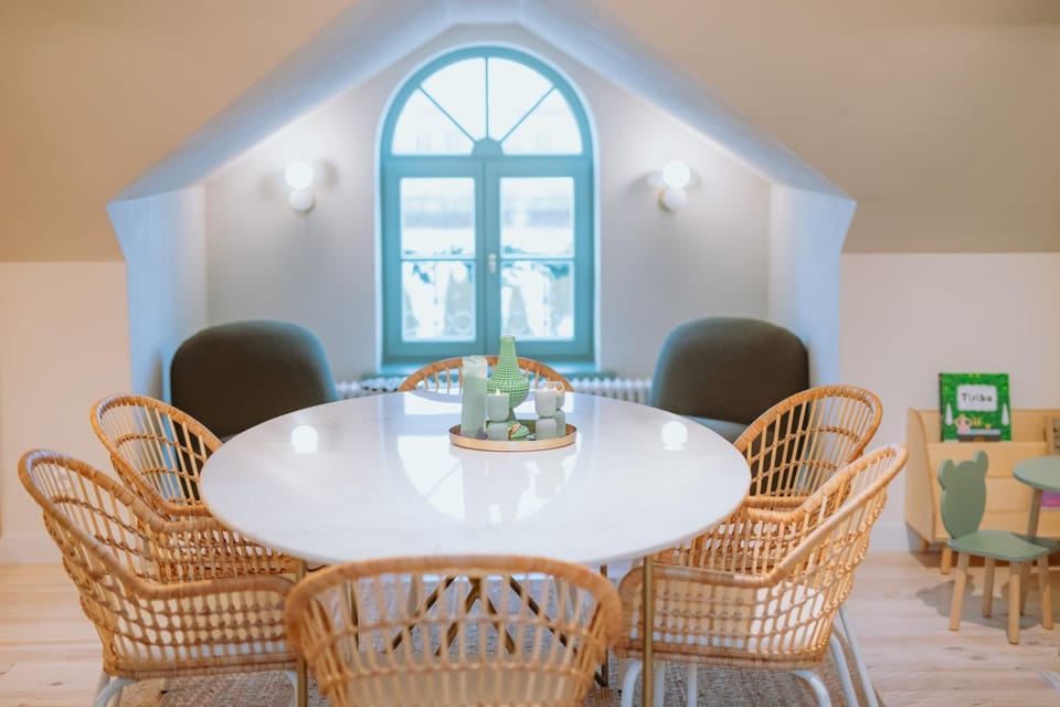 Living room, Seating area, Dining area