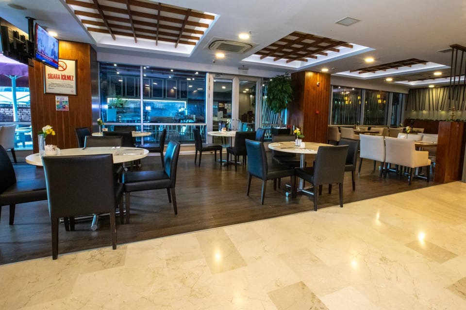 Dining area, Lunch, Dinner