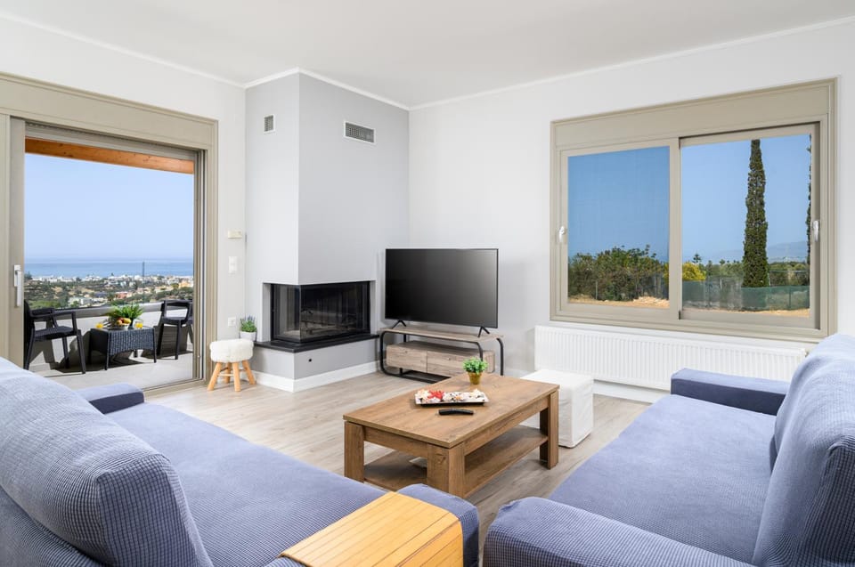 Communal lounge/ TV room, TV and multimedia, View (from property/room), Balcony/Terrace, Living room, Seating area, Evening entertainment