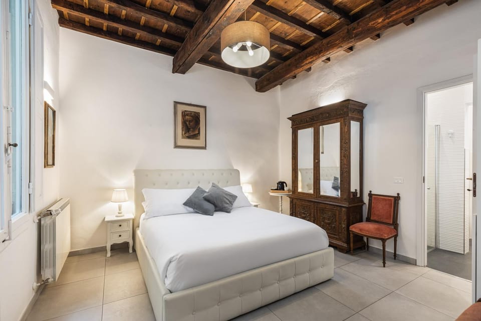 Bed, Coffee/tea facilities, Photo of the whole room, Bedroom, Inner courtyard view, wardrobe