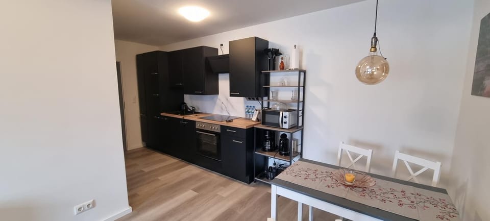 Coffee/tea facilities, Kitchen or kitchenette, microwave, oven, toaster