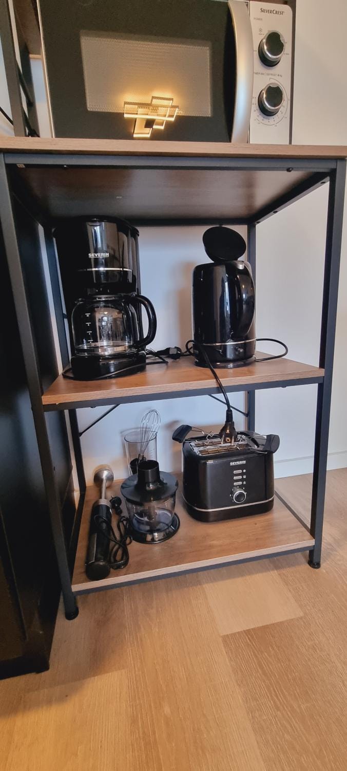 Coffee/tea facilities, Kitchen or kitchenette, stove, toaster