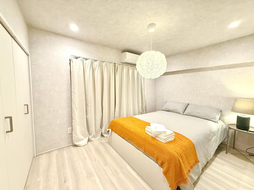 Bed, Photo of the whole room, Bedroom, towels, air conditioner