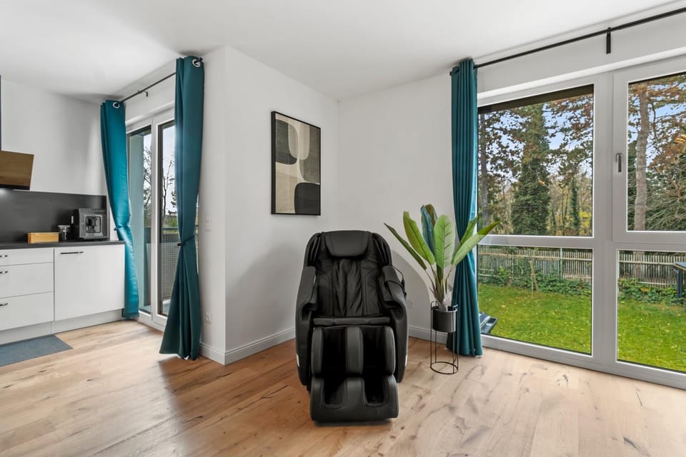 Massage, Garden view