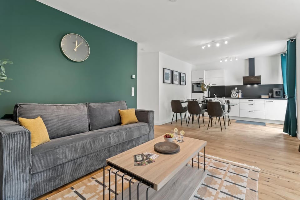 TV and multimedia, Kitchen or kitchenette, Living room, Seating area, Dining area