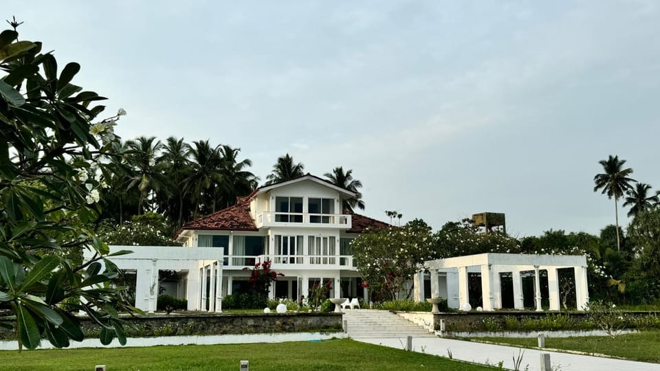Turtlepoint Luxe Villa Nature lodge in Southern Province