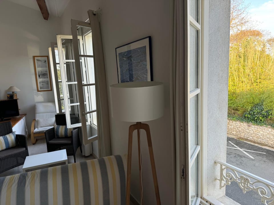 View (from property/room), Living room, Seating area