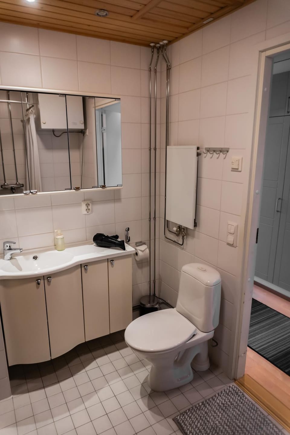 Shower, Toilet, Bathroom, bidet, towels