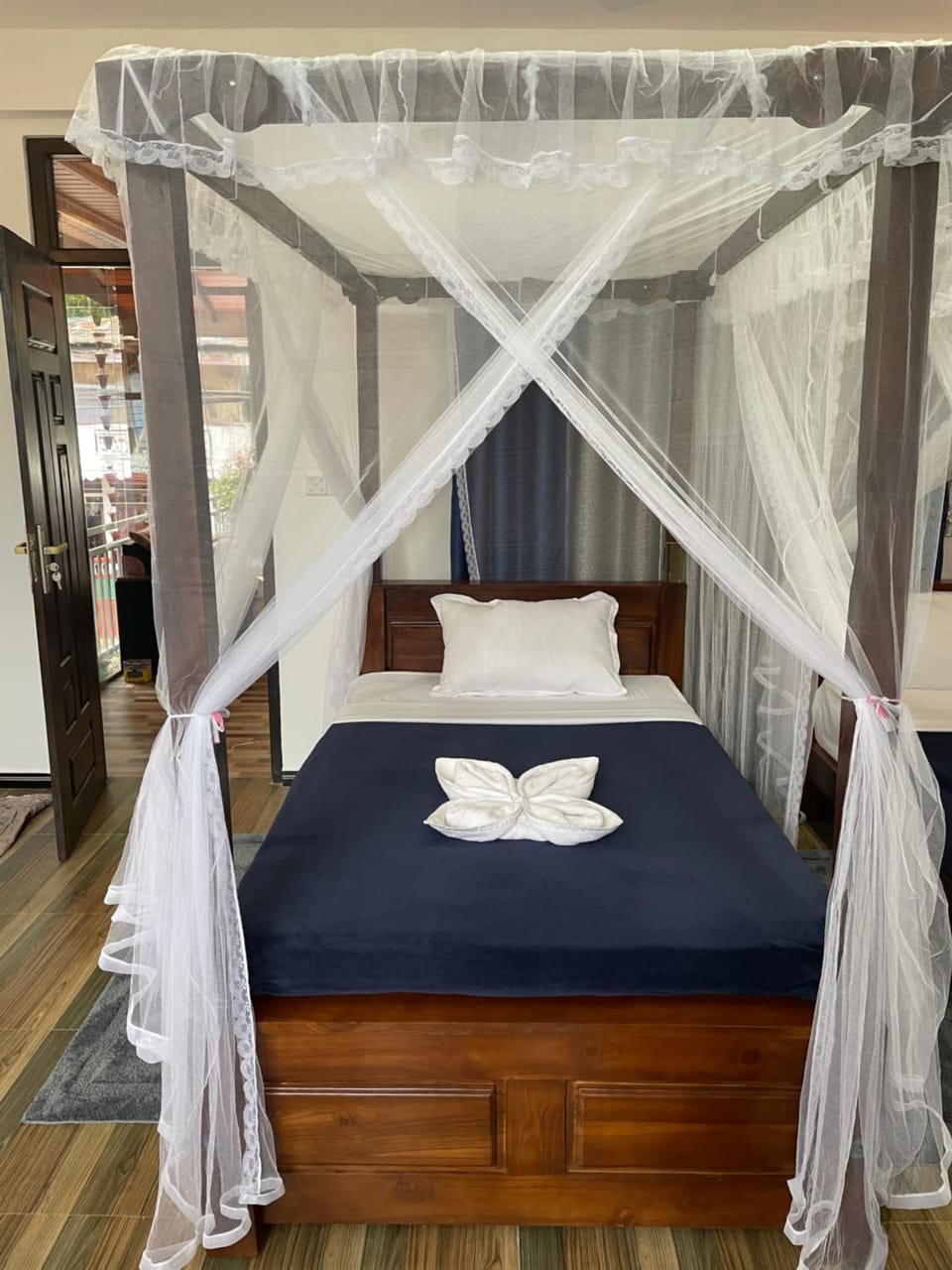 sun mount adams peak Hotel in Central Province