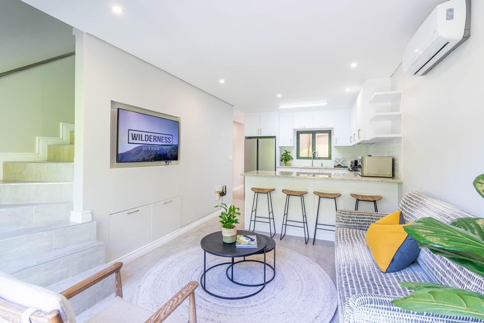 TV and multimedia, Living room, Seating area, air conditioner