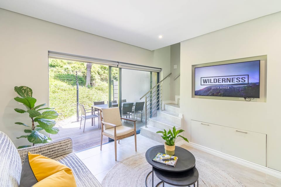 Garden, TV and multimedia, Living room, Seating area, Garden view