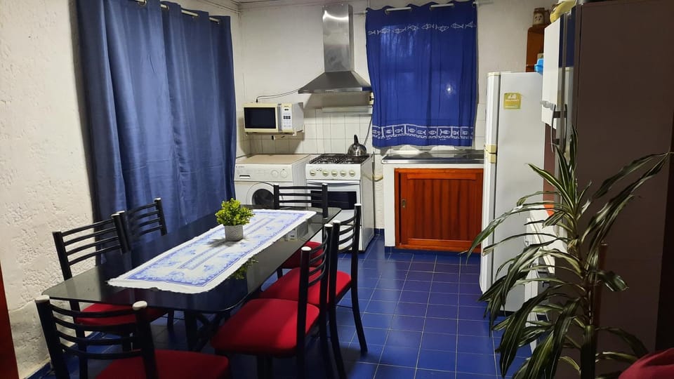 Kitchen or kitchenette, Dining area, oven, stove