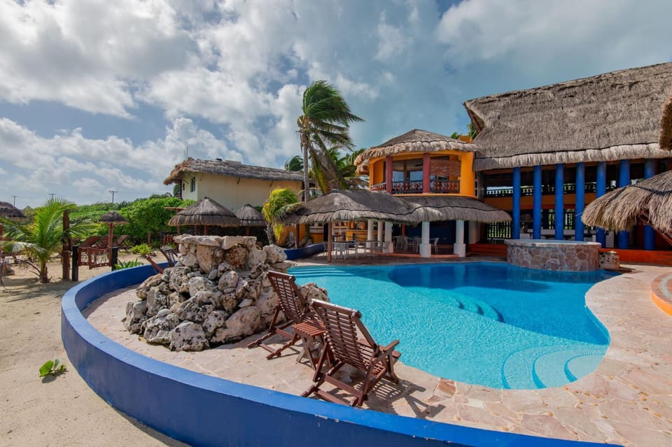 Property building, Pool view, Swimming pool, Swimming pool, sunbed