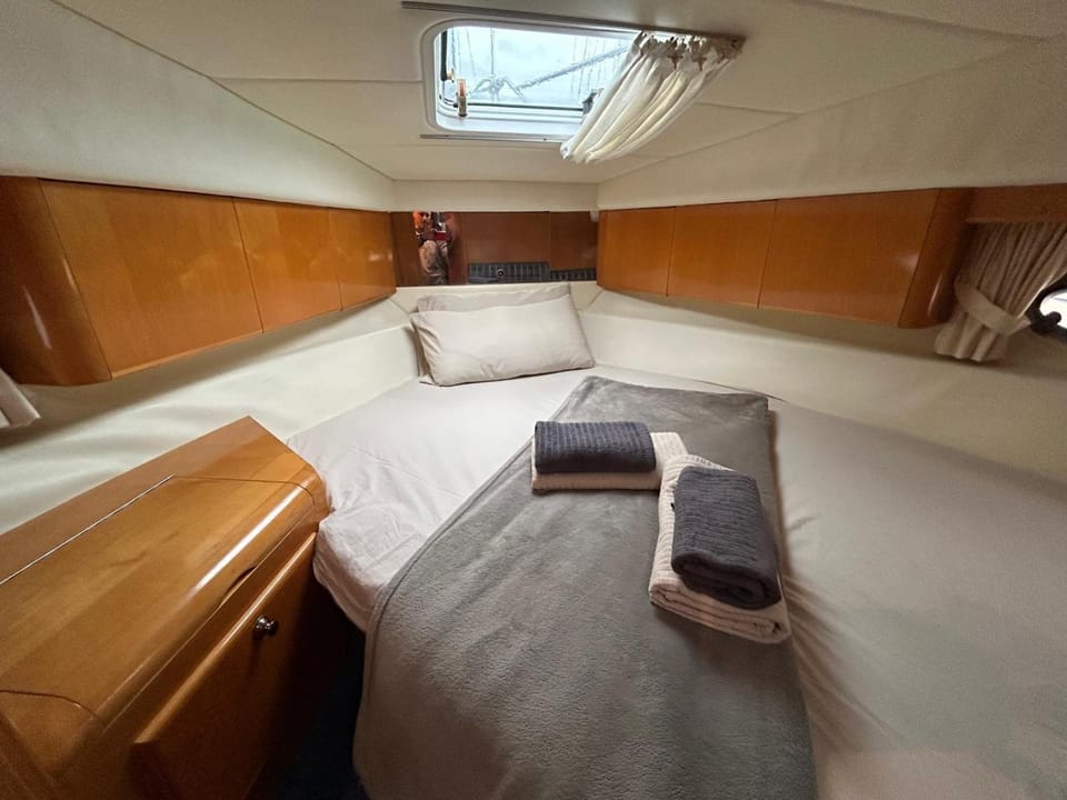 Exclusive experience at sea aboard a private yacht Apartment in Alt Penedès