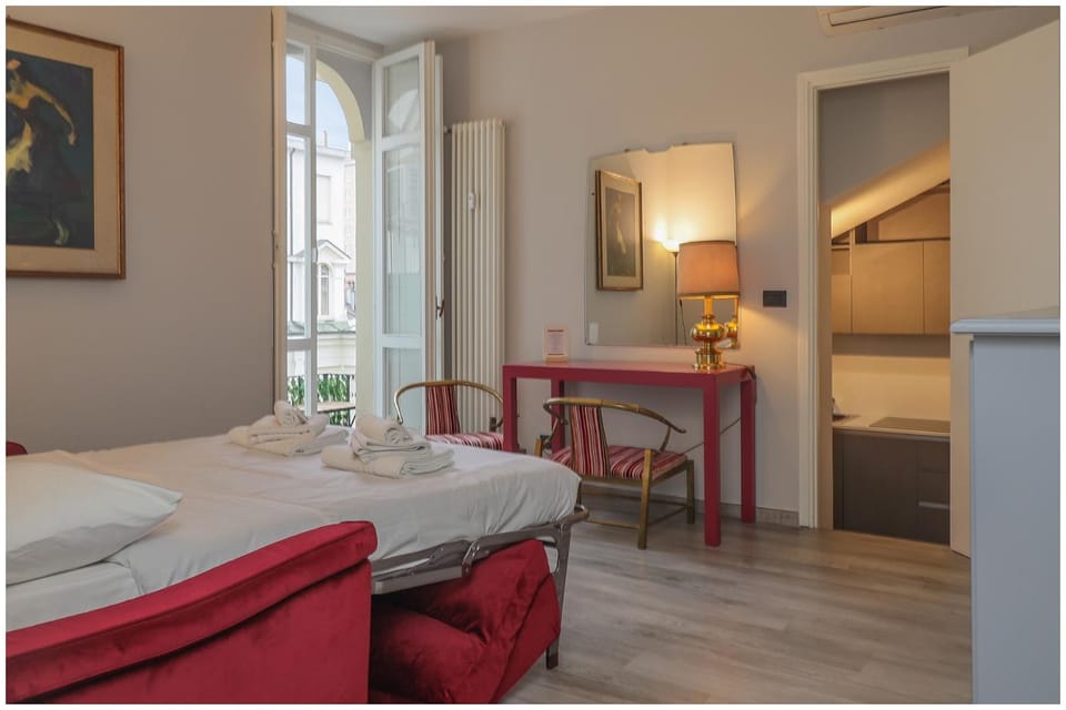 Bed, Photo of the whole room, Dining area, Bedroom, towels, wardrobe