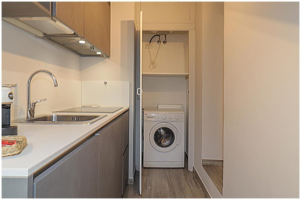 Kitchen or kitchenette, dishwasher, pet friendly, stove, washing machine