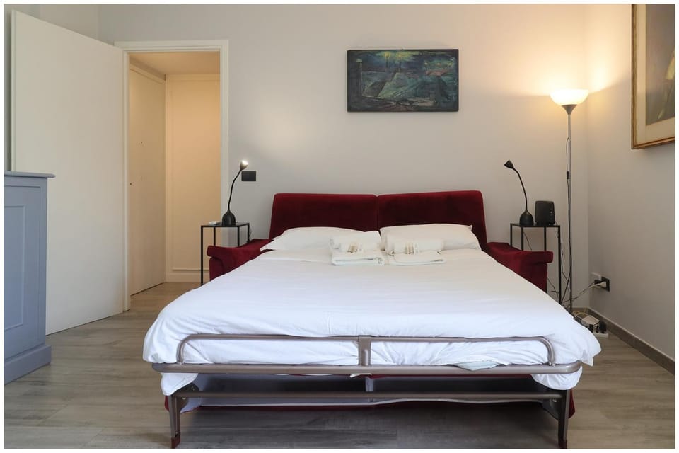 People, Photo of the whole room, Bedroom, Guests, furniture, heating, heating, towels, air conditioner