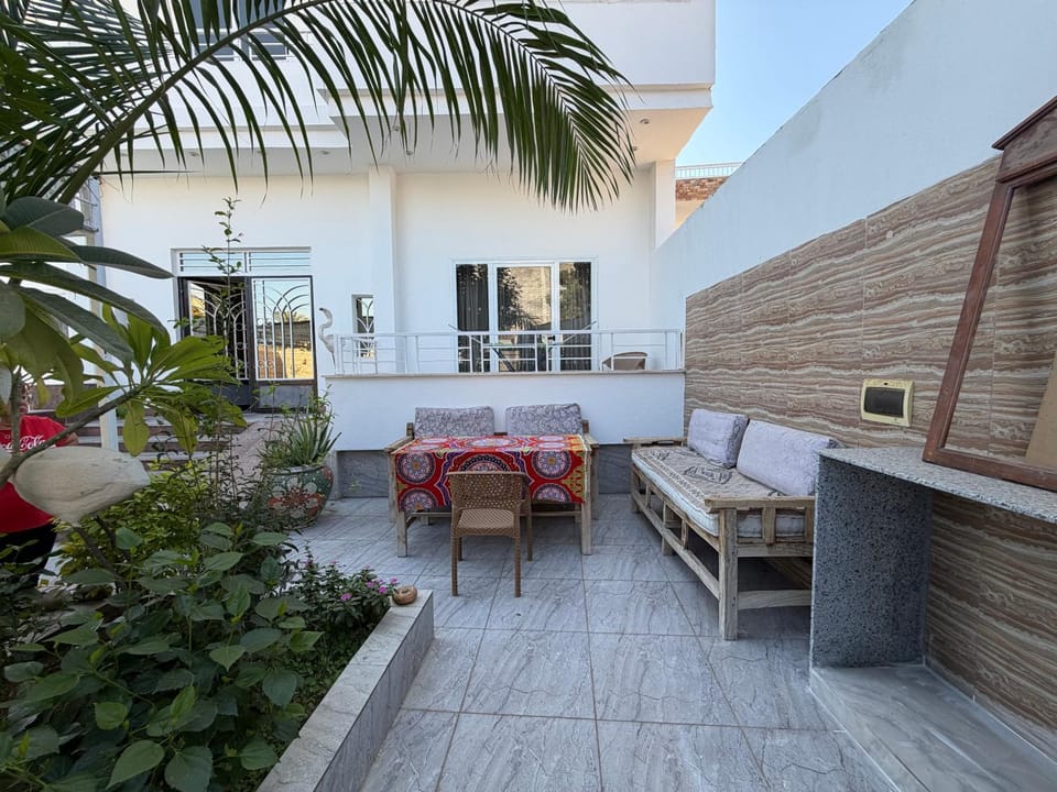 View (from property/room), Seating area, Dining area
