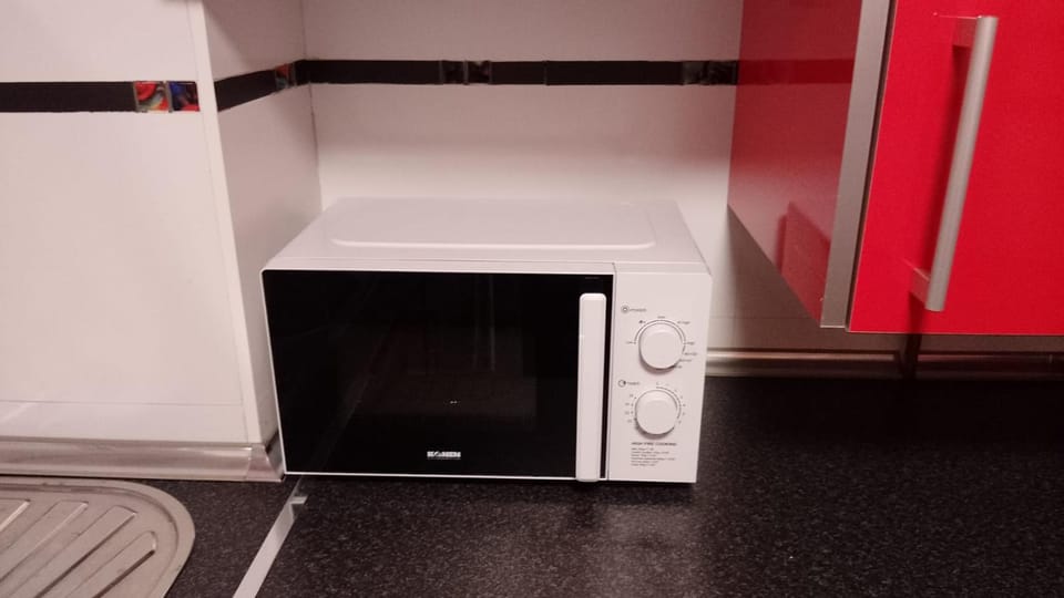 Kitchen or kitchenette, oven