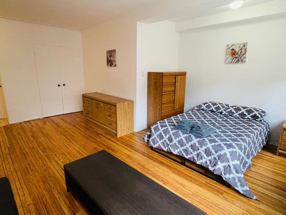 Stylish Montreal Apartment Comfortable Stay in the Golden Square Mile Apartment in Montreal