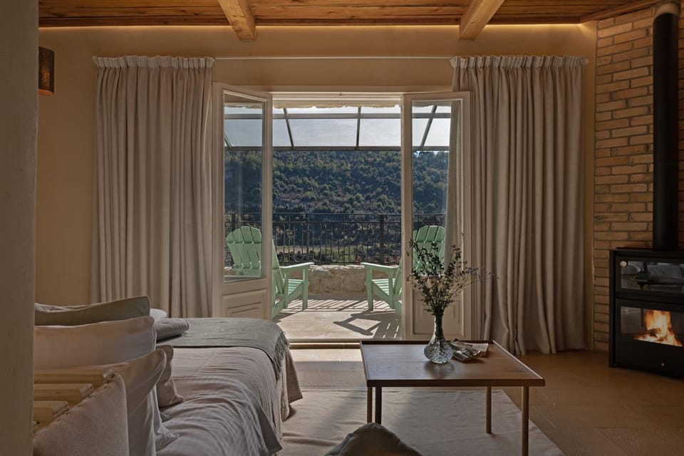 Bed, Living room, Photo of the whole room, Seating area, Bedroom