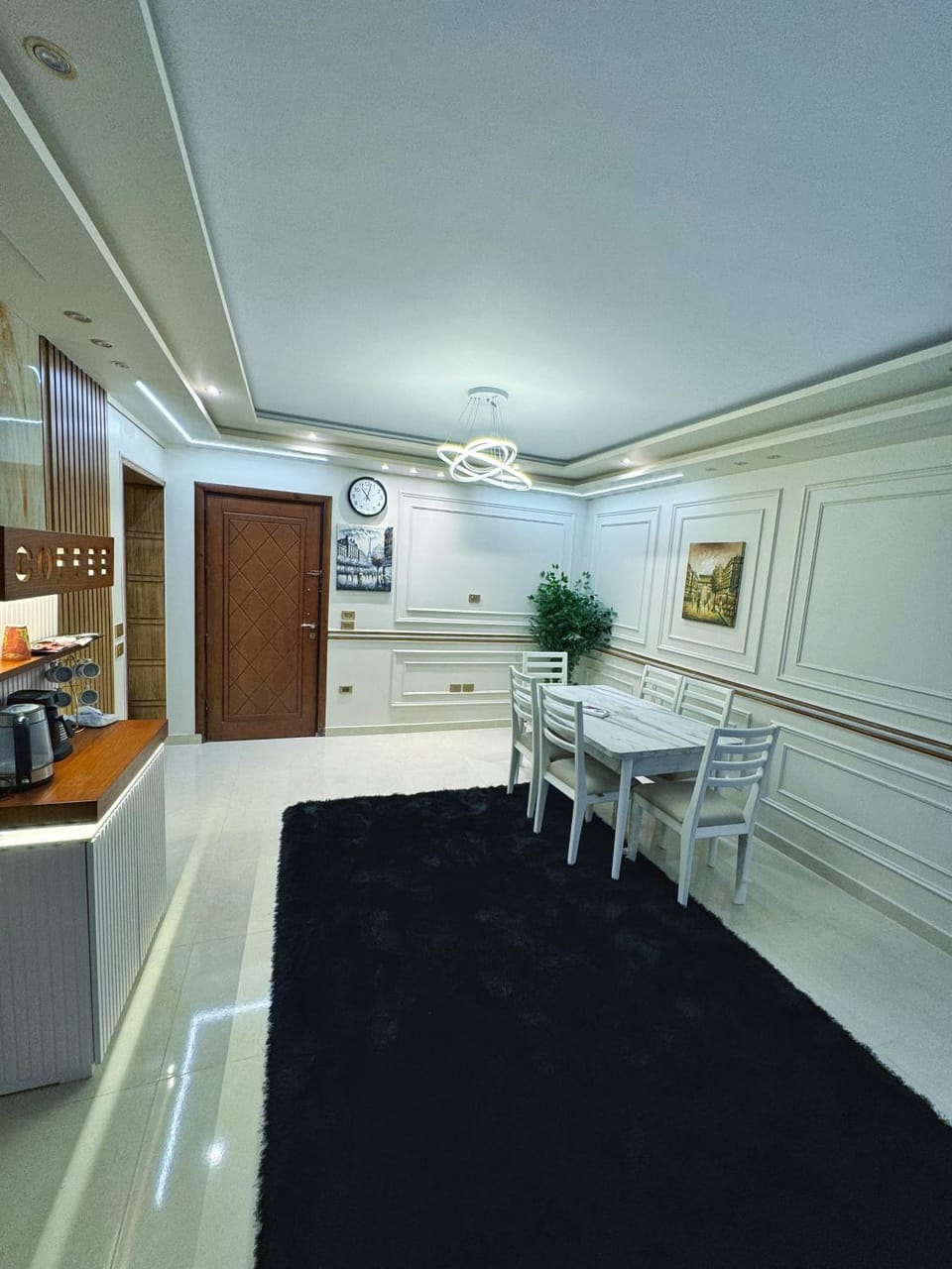 Seating area, Dining area, minibar