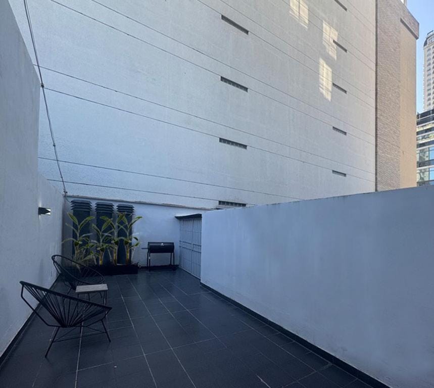 Amplio estudio con patio y parrilla a metros de la cancha de river Apartment in Buenos Aires