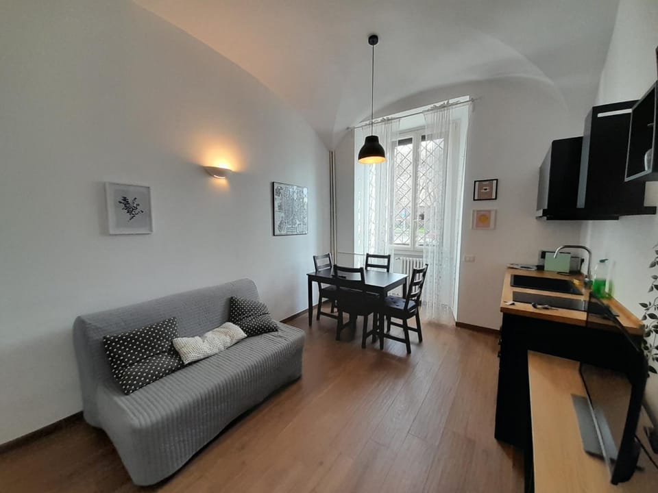 Kitchen or kitchenette, Living room, Seating area, Dining area, stove