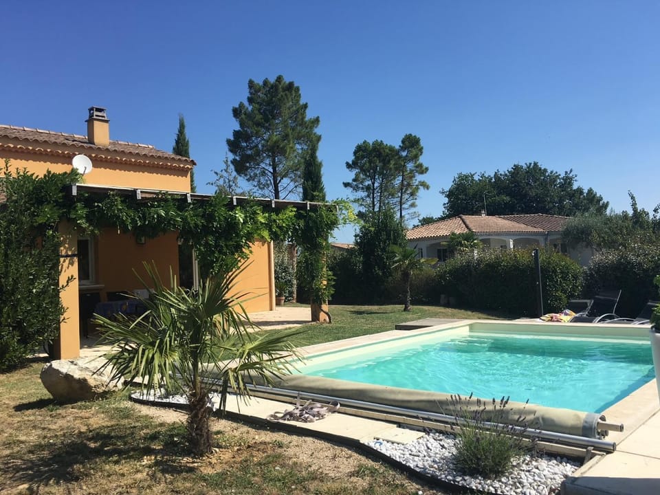 Swimming pool, sunbed
