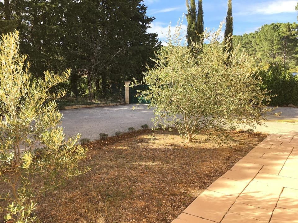 Garden view, Parking