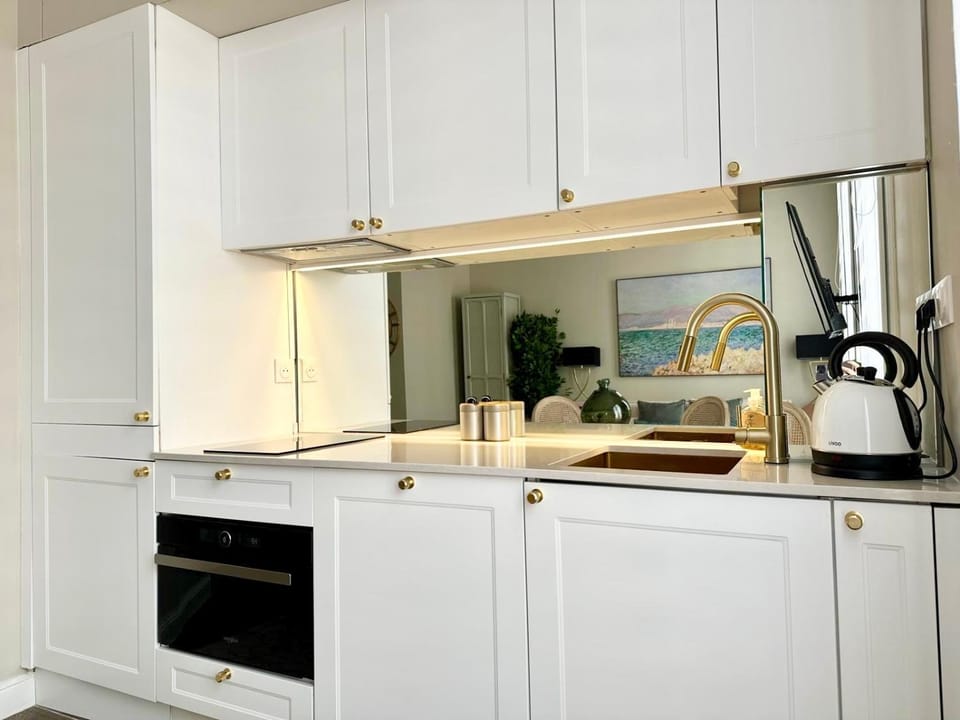 Coffee/tea facilities, Kitchen or kitchenette, dishwasher, minibar, stove, toaster