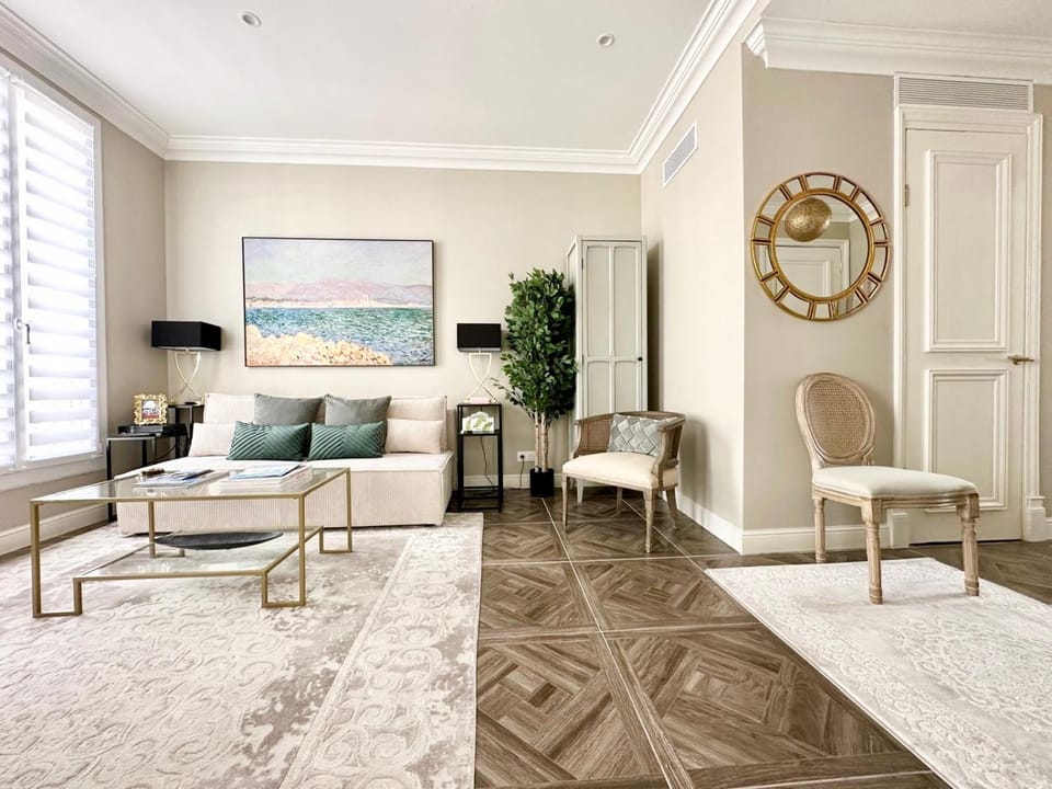 Living room, Seating area