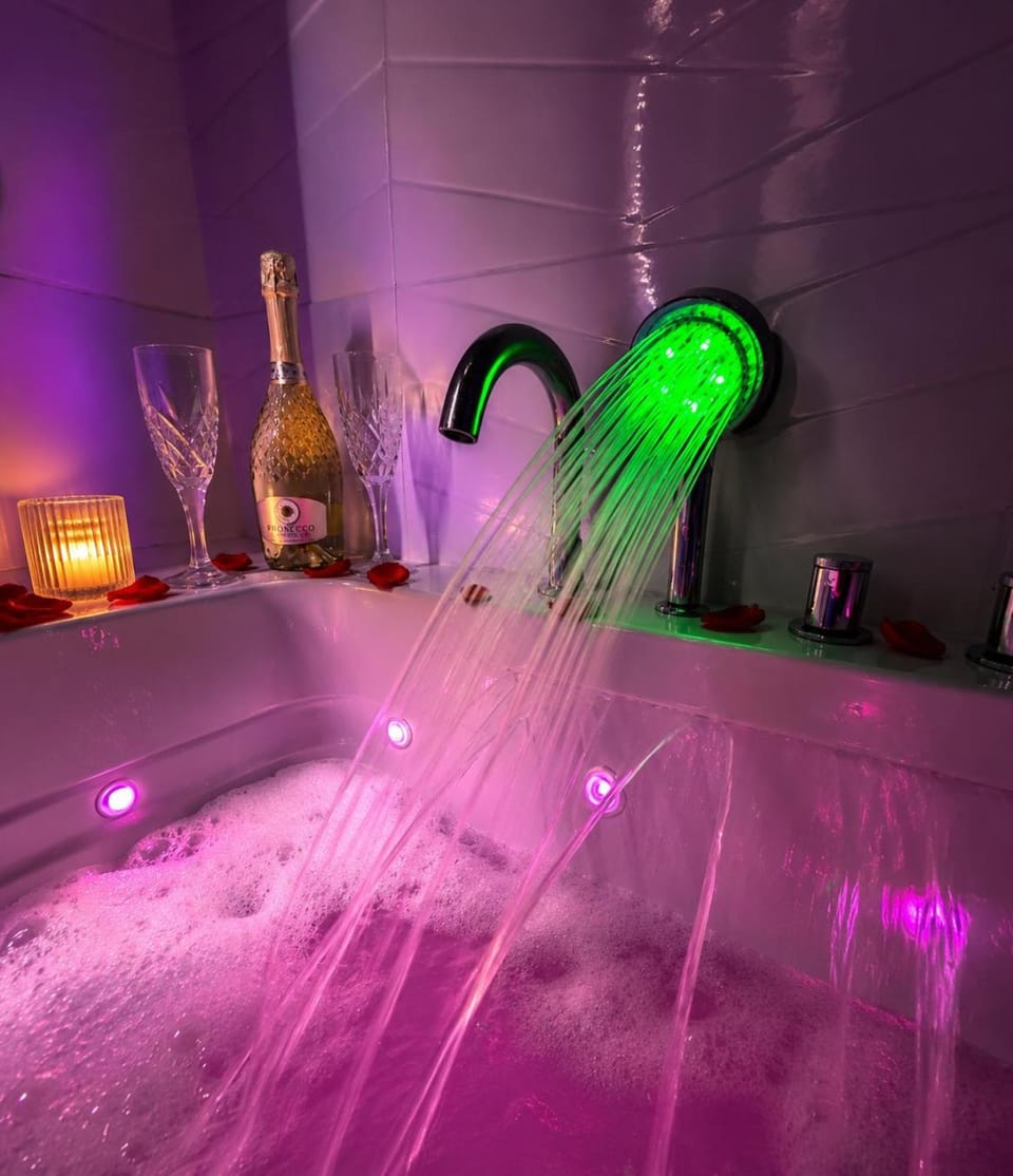 Hot Tub, Bath