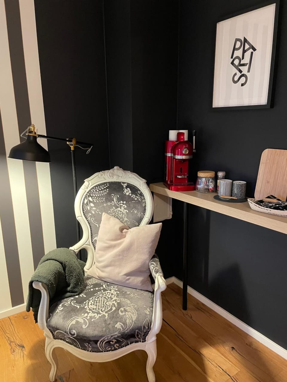 Coffee/tea facilities, Photo of the whole room, Seating area