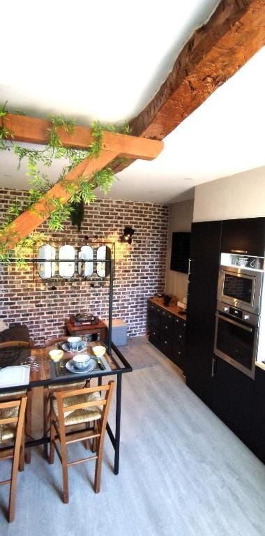 TV and multimedia, Kitchen or kitchenette, Dining area, oven