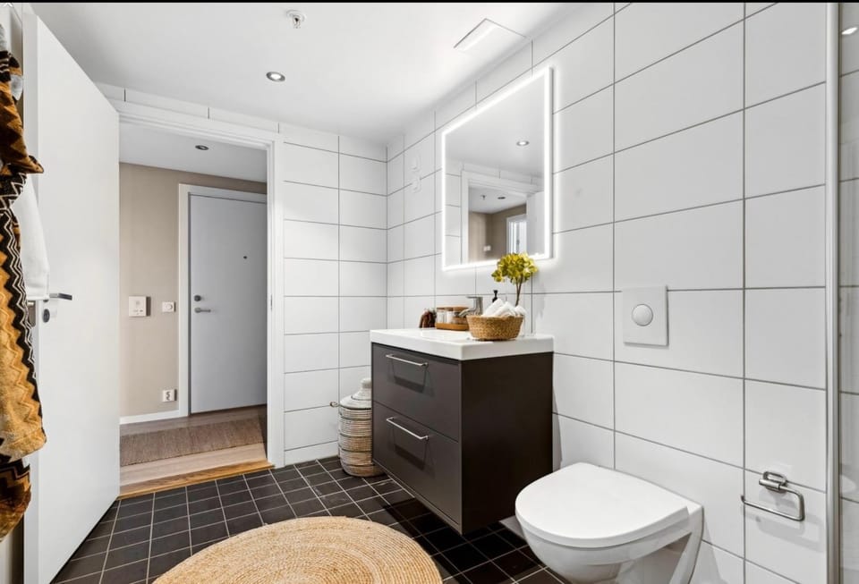 Top modern, big balcony, fully equipped, free parking, in family friendly area Apartment in Oslo