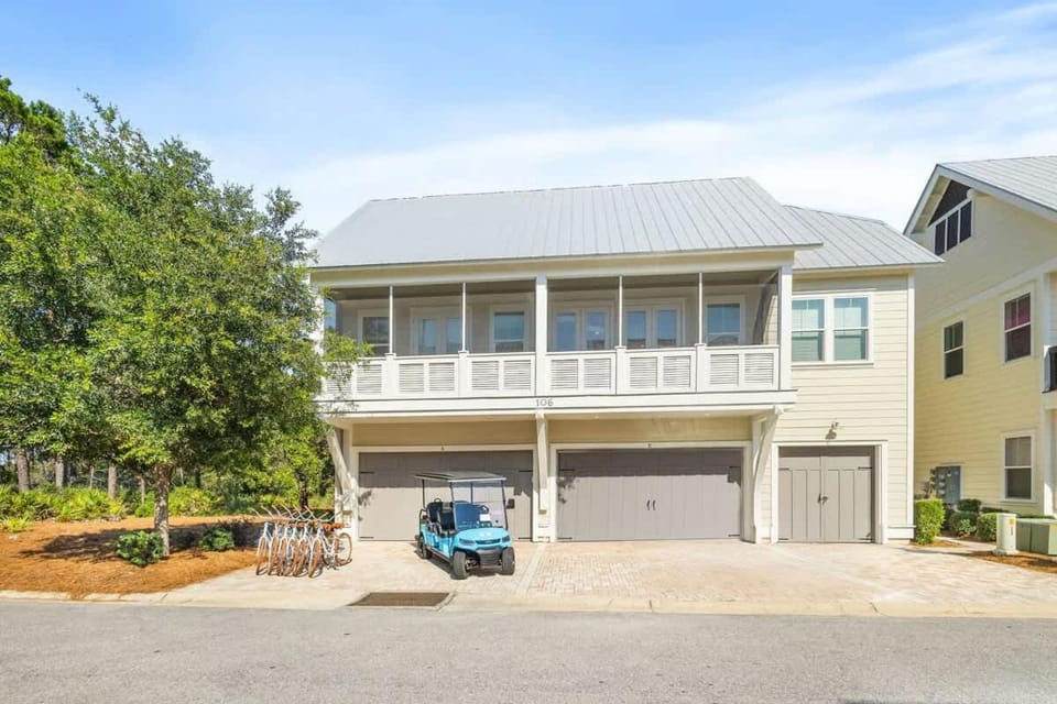 Hola Beaches Casita by Stay on 30A- Pool, Bikes, Golf Cart House in South Walton County