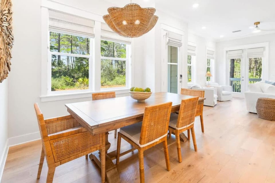 Hola Beaches Casita by Stay on 30A- Pool, Bikes, Golf Cart House in South Walton County