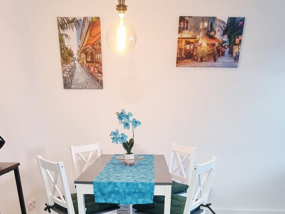 Living room, Decorative detail, Seating area, Dining area