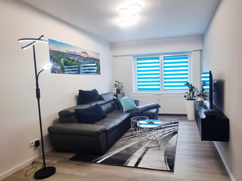 Communal lounge/ TV room, TV and multimedia, Living room, Seating area, Evening entertainment