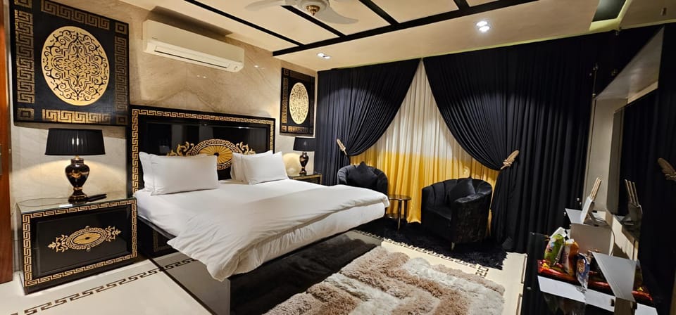 Bed, Photo of the whole room, Bedroom, air conditioner
