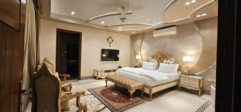 Bed, TV and multimedia, Photo of the whole room, Bedroom, wardrobe