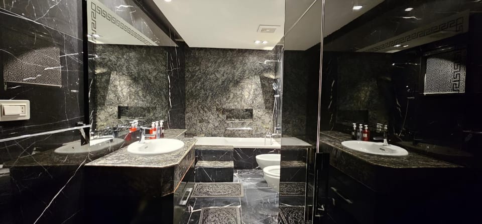 Shower, Toilet, Bathroom, towels