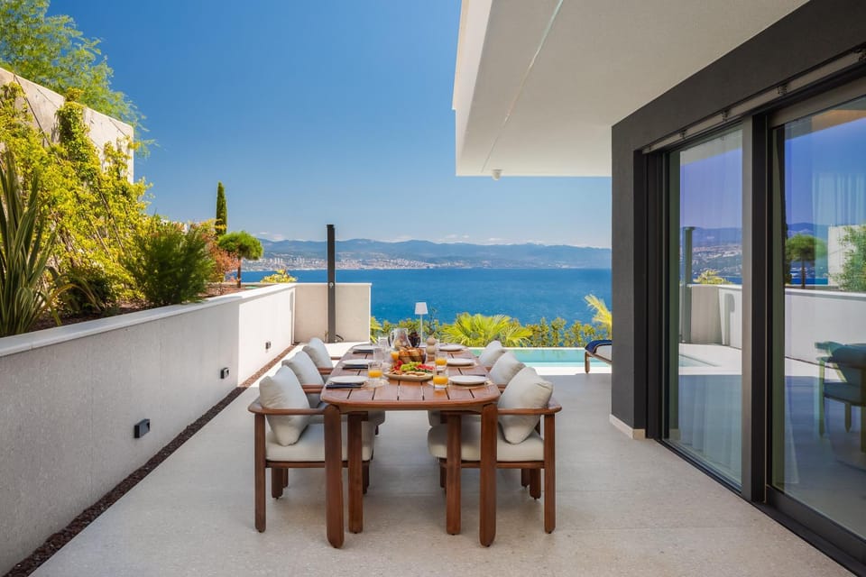 Day, Balcony/Terrace, Seating area, Pool view, Swimming pool